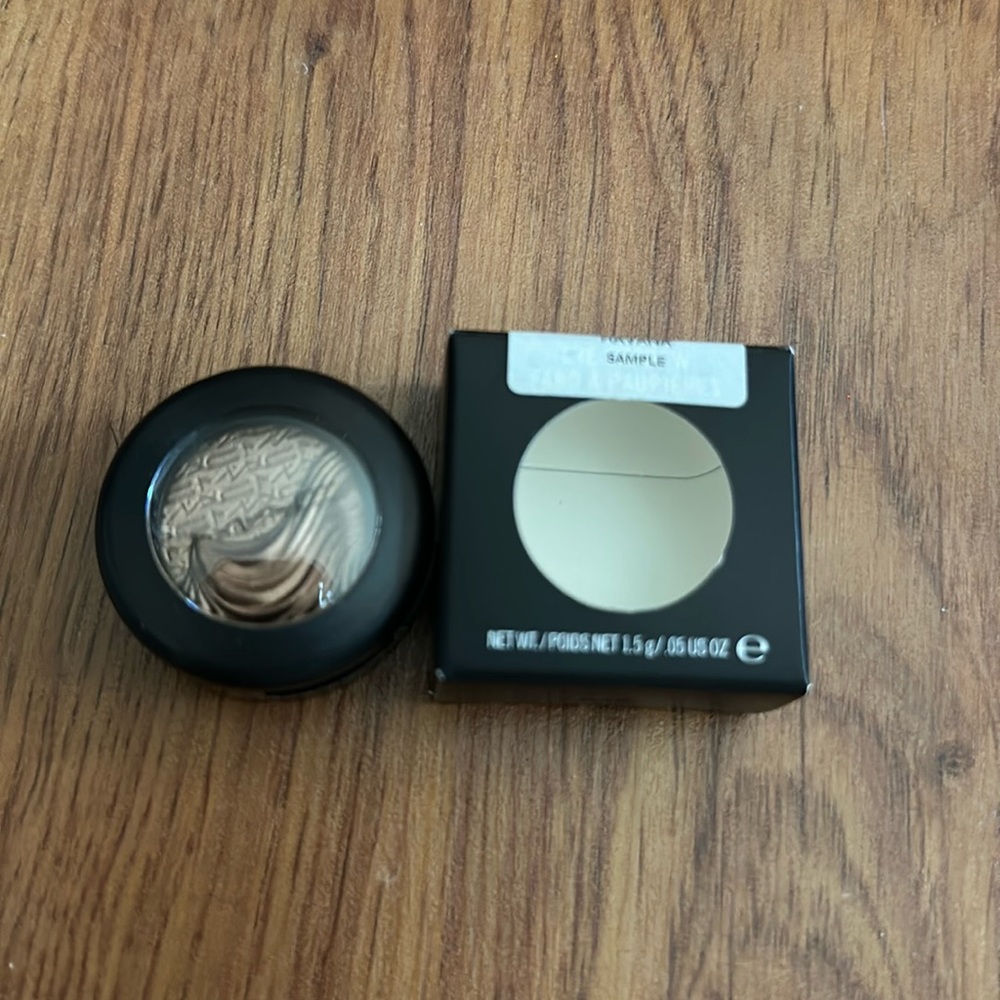 MAC Extra Dimension Eye Shadow!  RARE AND DISCONTINUED- Havana